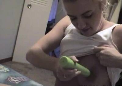 Amateur Linda with big natural tits rides stick - icpvid.com