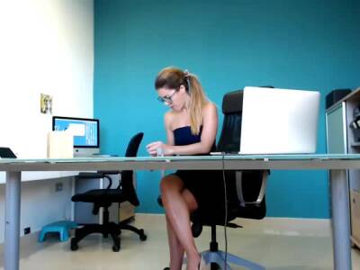 Office Webcam Show - pornoxo.com