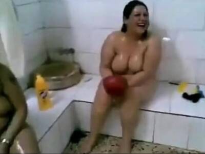 AMATEUR ARAB GIRLS NAKED IN BATHROOM - drtuber.com