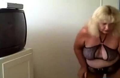 BBW granny dance on webcam - drtuber.com
