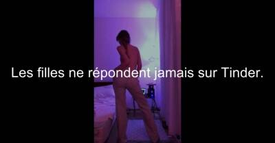 Strip integral d'une teen a lunettes en webcam ! - drtuber.com