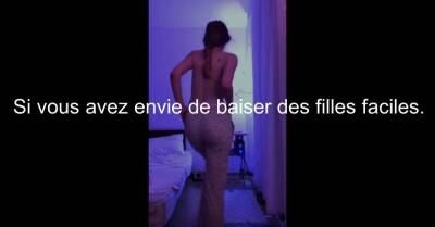 Strip integral d'une teen a lunettes en webcam ! - drtuber.com