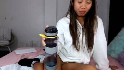 Horny amateur cam girl masturbates with her adult toy - drtuber.com