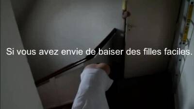 Baise dangereuse amateur dans les escaliers - drtuber.com