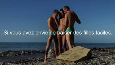 Trio amateur sexe a la plage avec une brune insatiable - drtuber.com