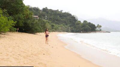 Brazilian amateur picked up on a beach - drtuber.com - Brazil