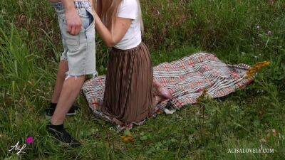 Naughty Picnic - Amateur Couple Outdoors Fuck 10 Min - hclips.com