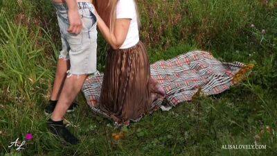 Naughty Picnic - Amateur Couple Outdoors Fuck 10 Min - hclips.com