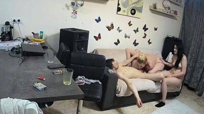 Amateur threesome on hidden cam - drtuber.com