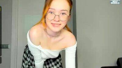 Hot amateur webcam teen masturbates for their fans - drtuber.com