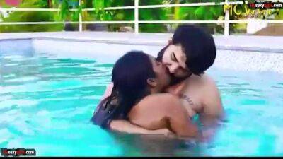 Indian Couple Having Hard Lovemaking In Swimming Pool - sunporno.com - India