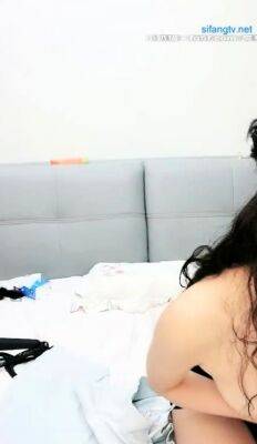 Amateur cunt fucks a big fitting toy - drtuber.com - China