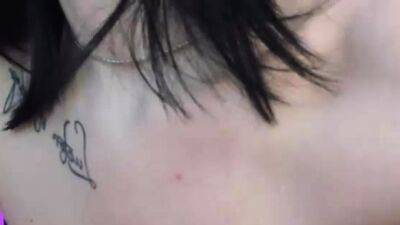 Webcam sex show featuring a brunette amateur MILF - drtuber.com