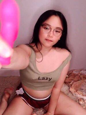 Amateur Asian Solo Fucking On Cam - drtuber.com