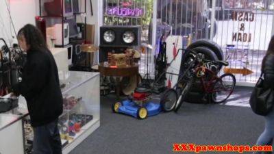 Amateur Pawnshop Babe Pussyfucked For Cash - hclips.com