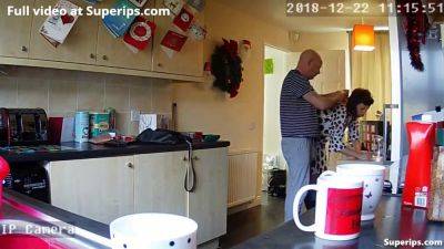 Ipcam Old American Couple Fucks In The Kitchen - voyeurhit.com - Usa