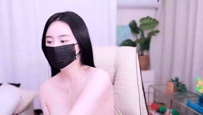 Amateur Webcam Cute Teen Plays Solo - drtuber.com