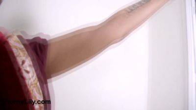 Horny Indian Stepmom Seducing Her Stepson Virtually On Webcam Show - hclips.com - India