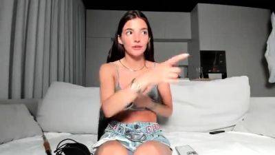 Brunette Solo Webcam Masturbation - drtuber.com