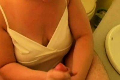 BBW Amateur Jerks Cock In Bathroom - drtuber.com