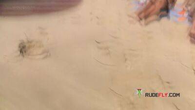 Beautiful amateur nude beach girl is showing her shaved pussy - hclips.com
