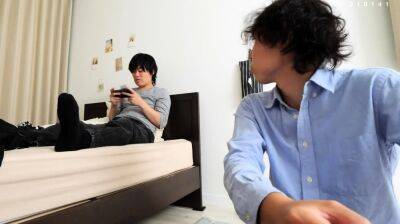 Amateur Asian teen sucks a big cock - drtuber.com