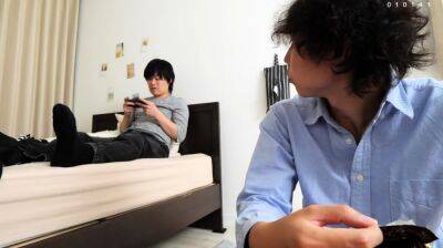 Amateur Asian teen sucks a big cock - drtuber.com