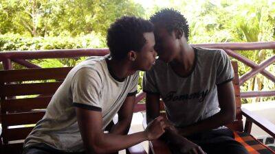 Skinny Nubian breeded in amateur duo - drtuber.com