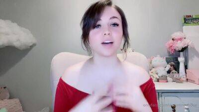 Big Boob Brunette Masturbates On Webcam - upornia.com