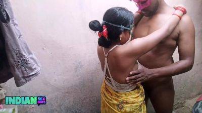 Indian Village Couple Seducing Each Other Early Morning Hardcore Sex - hotmovs.com - India