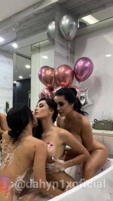 StripCamFun Amateur Webcam Dritt Free Threesome Porn - drtuber.com