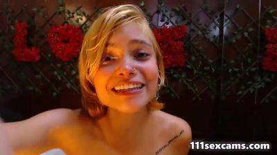 Amateur Blonde Camgirl Sucked Dildo On Webcam - hclips.com