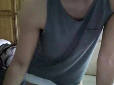 Cute amateur twink shows his big dick on webcam - drtuber.com