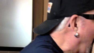 Gloryhole DILF sucks in homemade closeup - drtuber.com