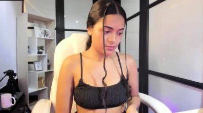 Amateur Webcam Teen Flashes Masturbates - drtuber.com