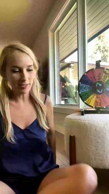 Amateur Blonde Teen Plays Solo with Toy Webcam Porn - drtuber.com