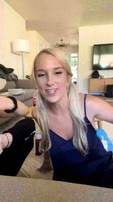 Amateur Blonde Teen Plays Solo with Toy Webcam Porn - drtuber.com