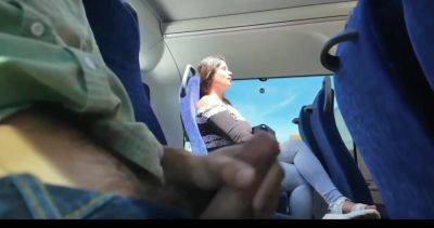 Amateur girl sucking the strangers cock in bus while travelling. - txxx.com