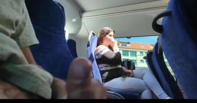 Amateur girl sucking the strangers cock in bus while travelling. - txxx.com