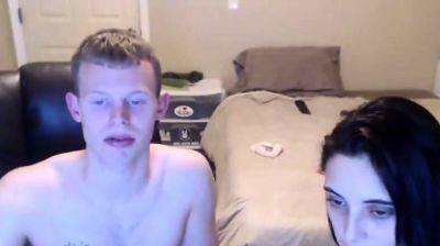 Ass-Licking Webcam Girl Makes Her Boyfriend Giggle - drtuber.com