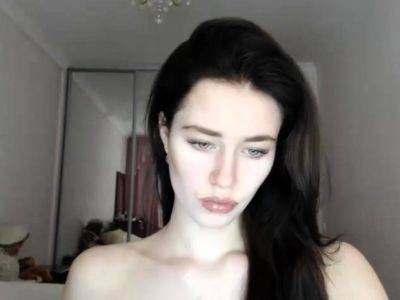 Pale amateur teen brunette Lynn Love - drtuber.com