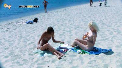 Young nudist fresh hotties caught on a hidden camera - hclips.com