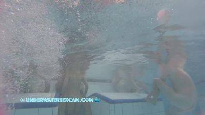 This Young Couple Plays Together Underwater In Front Of Many People - hclips.com