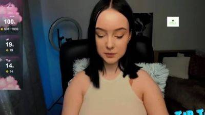 Webcam amateur Sexy teen touching her big tit - drtuber.com