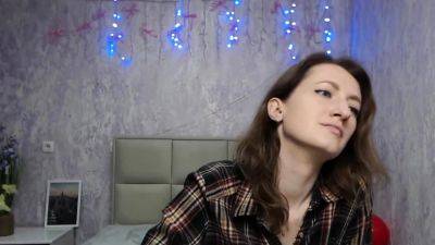 Amateur Afghan babe masturbates solo on webcam - drtuber.com