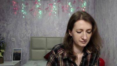Amateur Afghan babe masturbates solo on webcam - drtuber.com