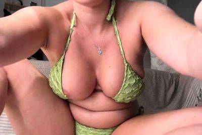 Big tit amateur brunette fucks a dildo close up and hardcore - drtuber.com