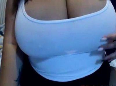 Big-Titted Romanian BBW Plays on Webcam - drtuber.com - Romania