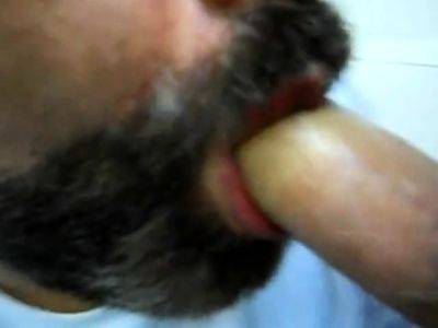 Amateur Bear Daddy Sucking Cock - drtuber.com