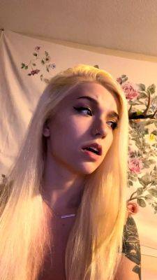 Blonde Teen Solo Masturbating On Webcam - drtuber.com